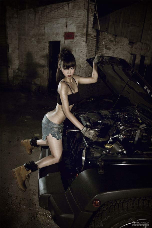 ��ҰJeep����������ģ����Ů